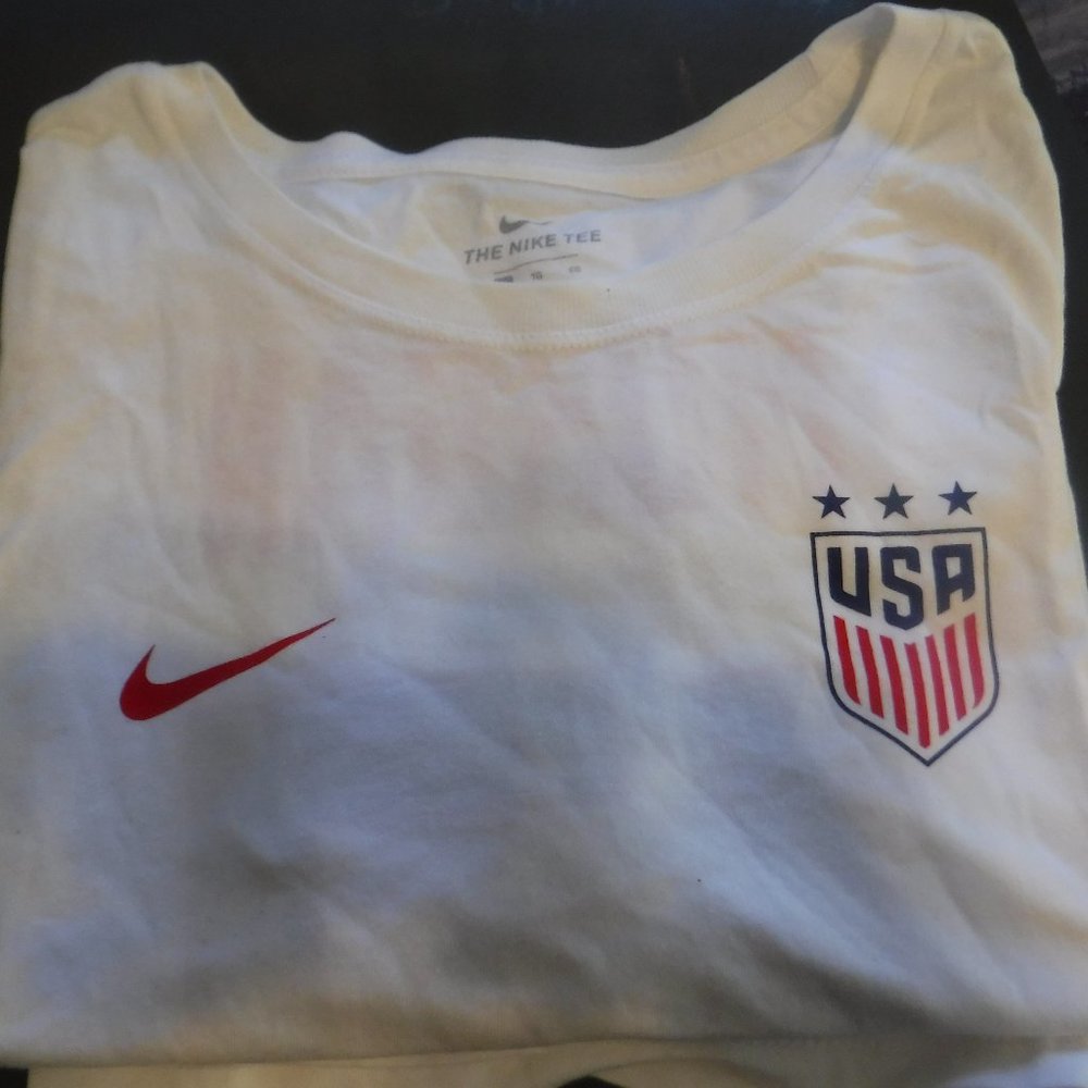 Nike Alex Morgan USA National Soccer Team  #13 t-shirt XL